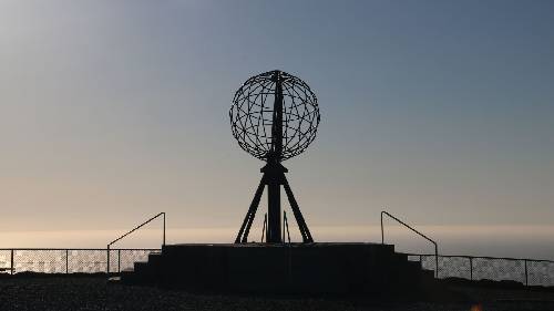 Nordkapp Monument um 3 Uhr morgens