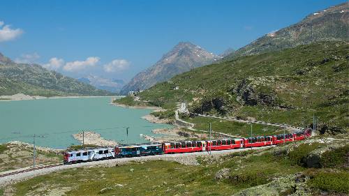 Berninaexpress auf der PasshÃ¶he